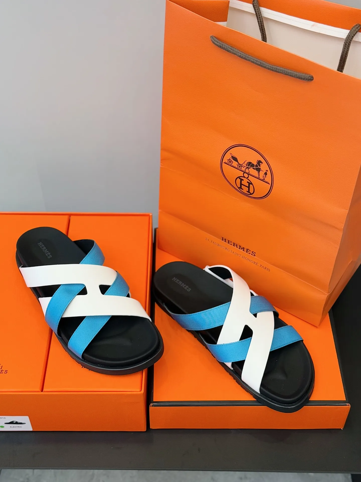 p300💰Men's Shoes Hermes Men's Kazimir Slippers - Top quality woven calfskin functional sandals with an intertwined upper inspired by the "H" iconic pattern to create a casual look, perfect for summer. Imported cowhide + cowhide lining + rubber outsole Size: 39-44 (customized at 38.45.46)